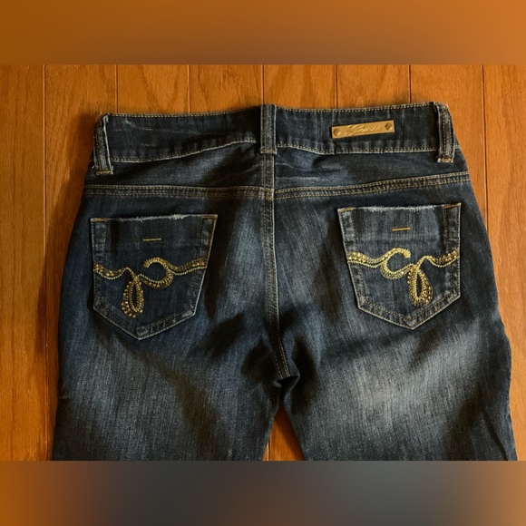 Guess Jeans Gorgeous Gold Threaded & Sequined Embroidered Zipper 🪰 Jeans! - Picture 10 of 10